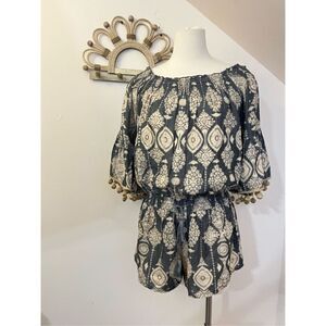 Raga Anthropologie Gray Pom Pom Sleeve Printed Romper S